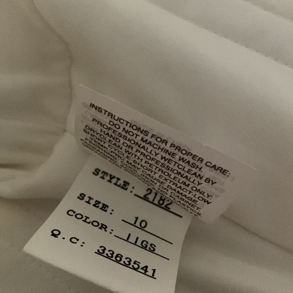 Timeless Wedding Dress - Picture 7 of 8